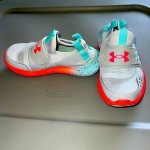 Under armor 11c grey/coral/teal